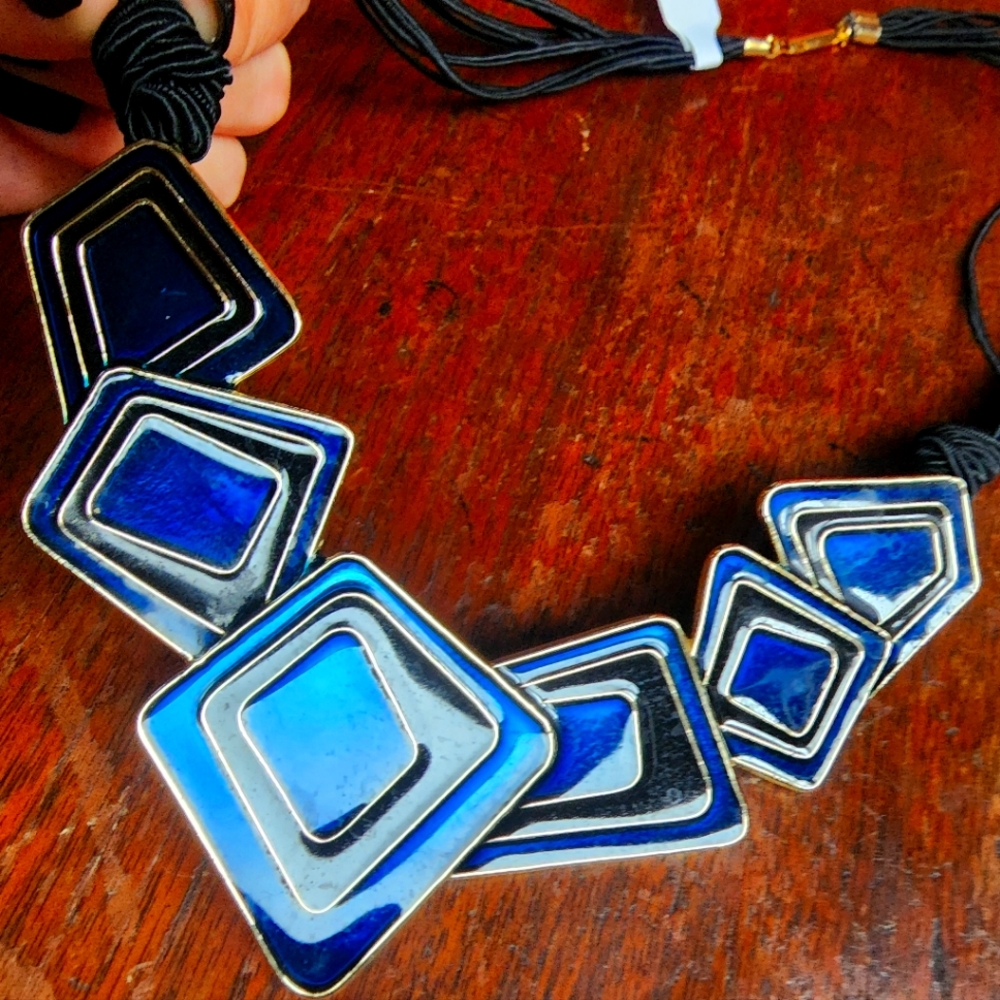 Very beautiful and unique vintage retro blue, black, and gold tone necklace